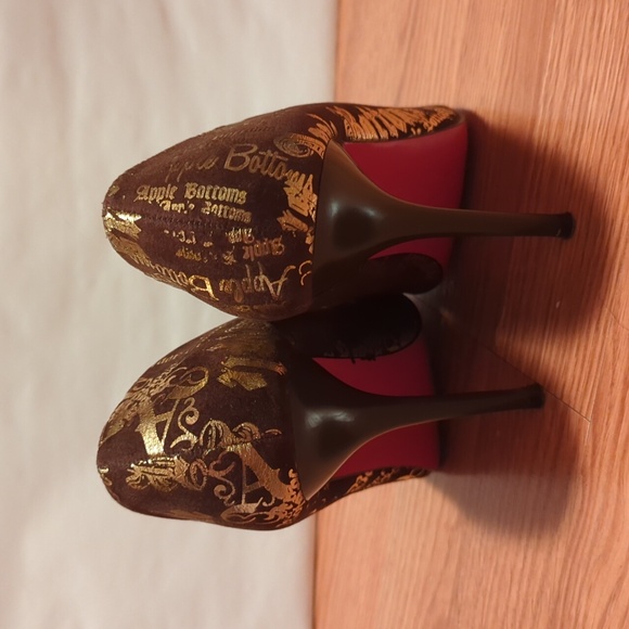 Brand new without box Apple Bottoms Rare Gold print heels (size 7) - Picture 3 of 5